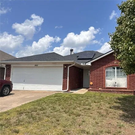 Buy this 3 bed house on 935 Kenwood Drive in Norman, OK 73071