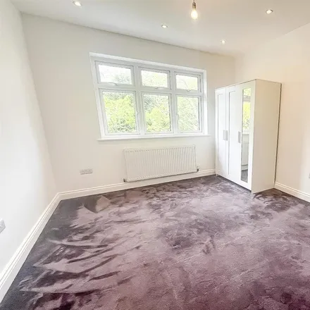 Image 7 - Oakfields Road, London, NW11 0JA, United Kingdom - House for rent