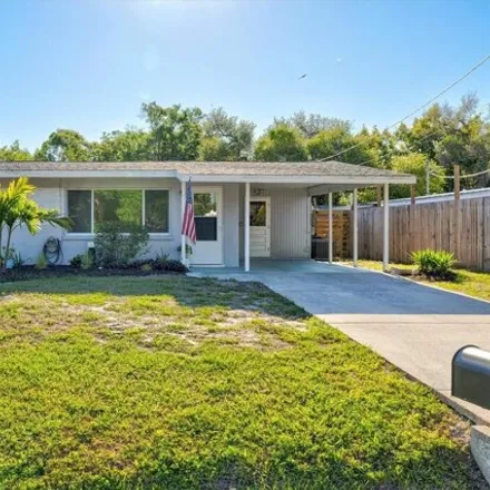 Buy this 2 bed house on 2627 Vinson Ave in Sarasota, Florida