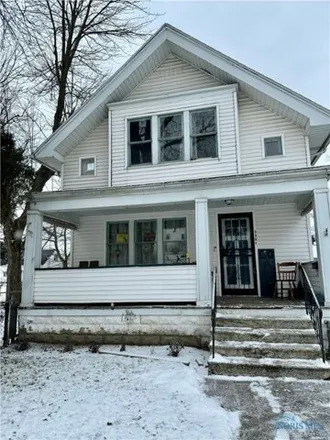 Buy this 3 bed house on 1219 Clay Avenue in Toledo, OH 43608