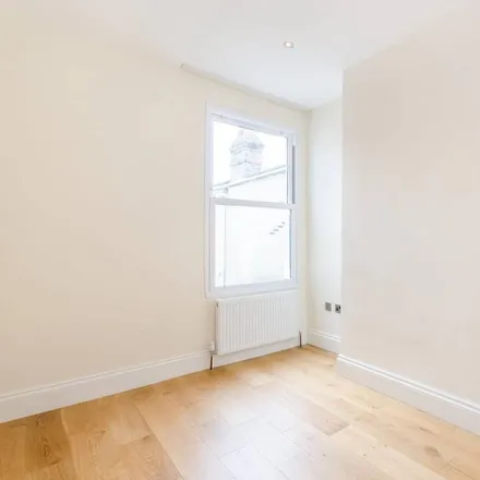 Image 7 - Bosworth Road, Bowes Park, London, N11 2SY, United Kingdom - Townhouse for rent