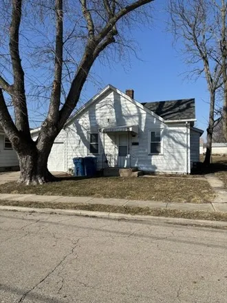 Rent this 3 bed house on 617 9th Street in Peru, IL 61354