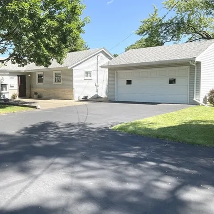 Buy this 3 bed house on 2500 Mocassin Ln in Carpentersville, Illinois