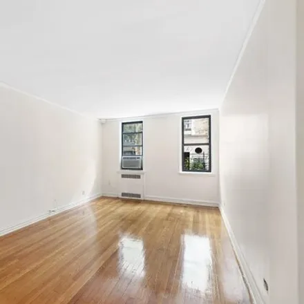 Image 2 - 145 East 22nd Street, New York, NY 10010, USA - House for rent