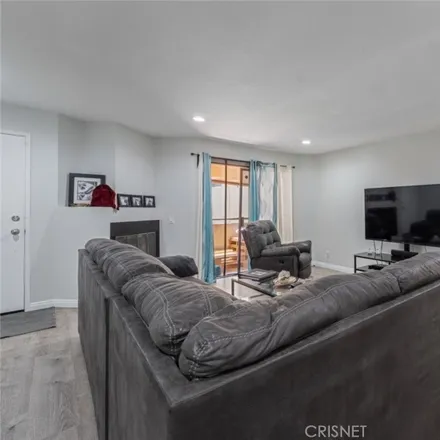 Image 8 - 13825 Beaver Street, Los Angeles, CA 91342, USA - Condo for sale