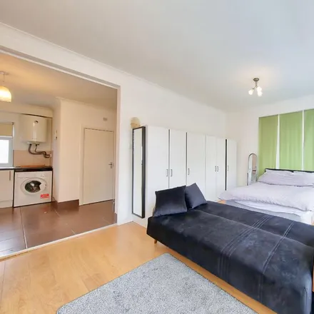 Rent this studio apartment on Taj Daar e Madina in Valnay Street, London