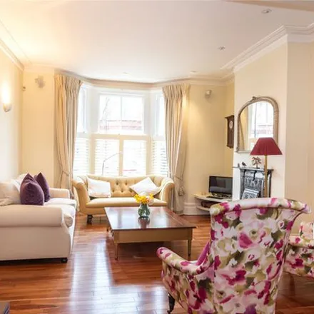 Image 5 - 41 Gloucester Road, London, TW9 3BS, United Kingdom - Townhouse for rent