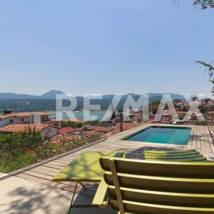 Buy this 5 bed house on Calle de la Culebra in Sta MaríaAhuacatlán, 51200 Valle de Bravo