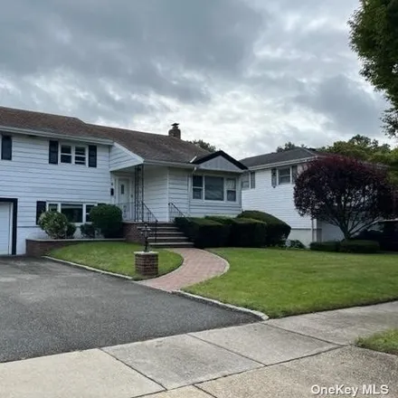 Rent this 3 bed house on 3 Seabury Road in Village of Garden City, NY 11530