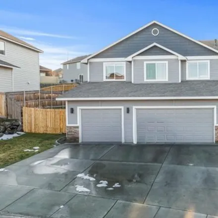 Buy this 4 bed house on 3766 South Lincoln Street in Kennewick, WA 99338