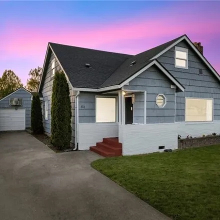 Buy this 4 bed house on 513 22nd Avenue in Longview, WA 98632