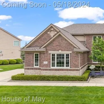Buy this 5 bed house on 5789 Strawberry Circle in Commerce Charter Township, MI 48382
