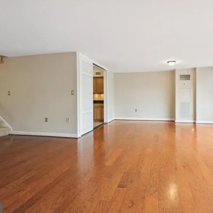 Image 7 - 4230 Embassy Park Drive Northwest, Washington, DC 20016, USA - Condo for sale