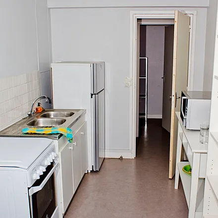 Image 4 - 1 Place Recteur Henri Le Moal, 35000 Rennes, France - Apartment for rent