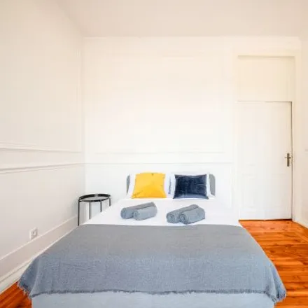 Rent this 4 bed room on Rua Silva Carvalho 151 in 1250-250 Lisbon, Portugal
