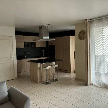 Rent this 3 bed apartment on 11 Avenue du Nord in 69160 Tassin-la-Demi-Lune, France