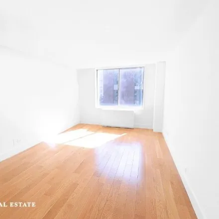 Image 7 - Concord, East 64th Street, New York, NY 10021, USA - Condo for rent