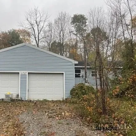 Buy this 2 bed house on Ringer Lane in Highland County, OH 45135