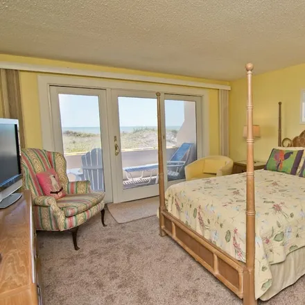 Rent this 3 bed condo on Pine Knoll Shores