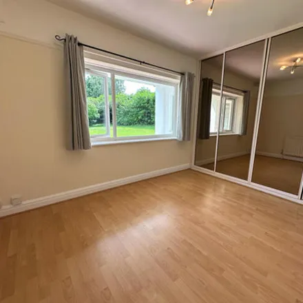 Image 3 - Ridgeway, Epsom, Surrey, Kt19 - Room for rent