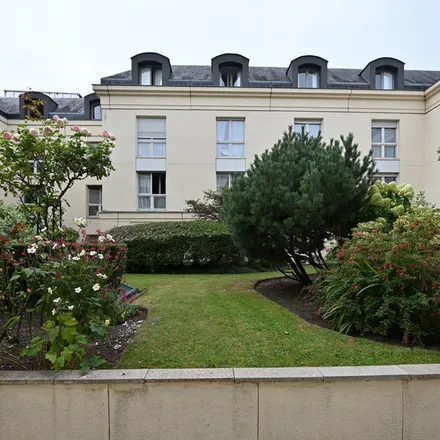 Image 3 - 1 Place Gambetta, 78000 Versailles, France - Apartment for rent