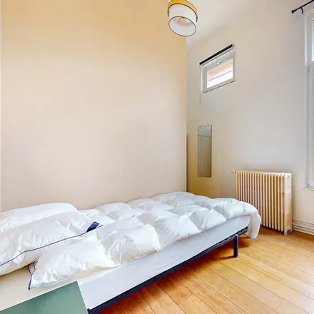 Rent this 7 bed room on Chaussée d'Ixelles - Elsense Steenweg 138 in 1050 Ixelles - Elsene, Belgium