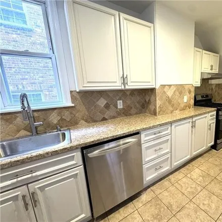 Image 4 - 14 East 236th Street, New York, NY 10470, USA - House for rent