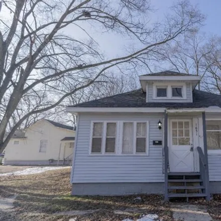 Buy this 4 bed house on 589 East Dale Avenue in Muskegon, MI 49442