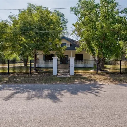 Buy this 4 bed house on 114 Elm Avenue in Luling, TX 78648