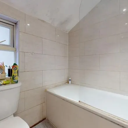 Rent this 1 bed apartment on Clarendon Road in London, CR0 3SG