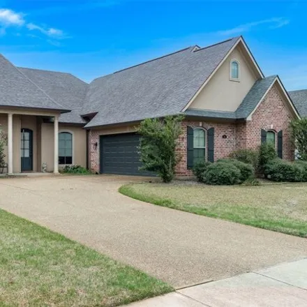 Buy this 5 bed house on 530 Tupelo Drive in Bossier Parish, LA 71111