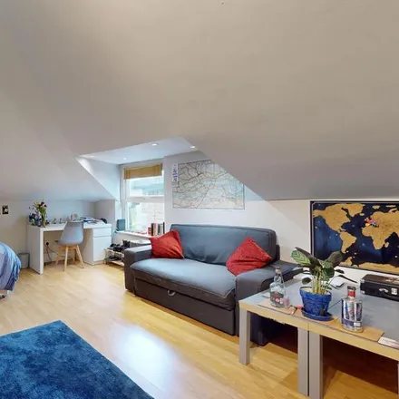 Rent this 3 bed apartment on 21 Cavendish Road in London, NW6 7XW