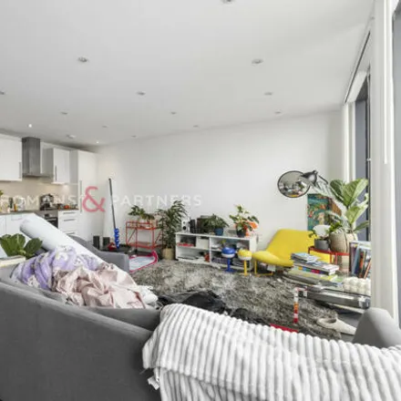Rent this 2 bed room on Furlongs in Mortgramit Square, London