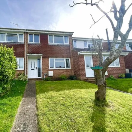 Rent this 3 bed townhouse on Windrush in Highworth, SN6 7DX