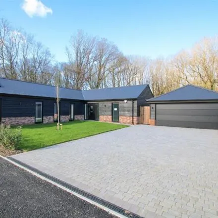 Image 1 - Broomhills Chase, Little Burstead, N/a - House for sale