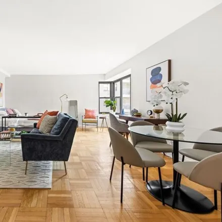 Buy this studio apartment on New York University in 6th Avenue, New York