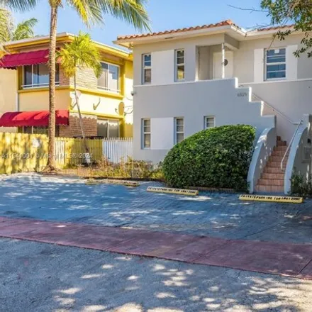 Buy this 2studio house on 6929 Rue Vendome in Isle of Normandy, Miami Beach