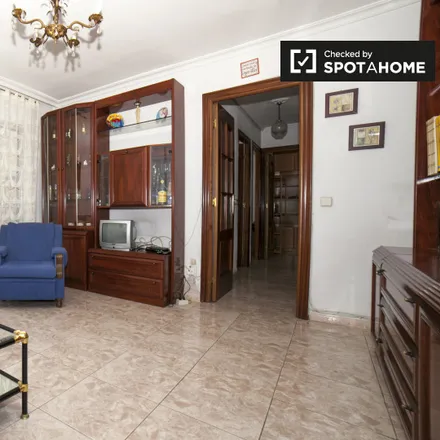 Rent this 3 bed apartment on Farmacia Polígono Norte in Calle Río de Janeiro, 10