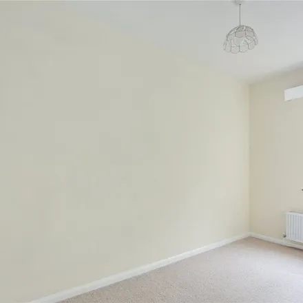 Image 2 - New Wanstead, London, E11 2SF, United Kingdom - Apartment for rent