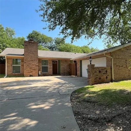 Rent this 3 bed house on 451 Oxford Drive in Sherman, TX 75092