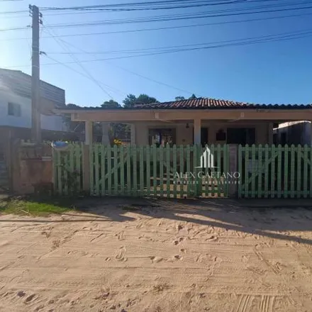 Buy this 3 bed house on Servidão Dunas Verdes in São João do Rio Vermelho, Florianópolis - SC