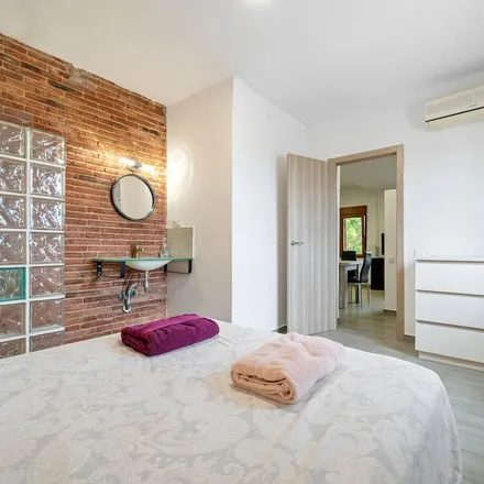 Rent this 3 bed house on Reus in Plaça de l'Estació, 43202 Reus