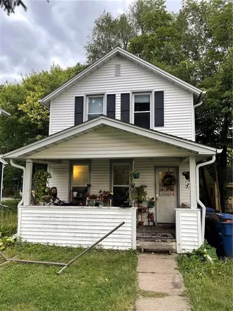 Buy this studio duplex on 1060 38th Street in Des Moines, IA 50311
