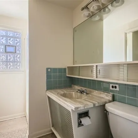 Image 3 - 1224 East 85th Place, Chicago, IL 60619, USA - House for sale