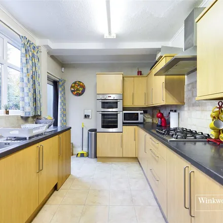 Image 3 - Lewgars Avenue, London, NW9 8AS, United Kingdom - Apartment for rent