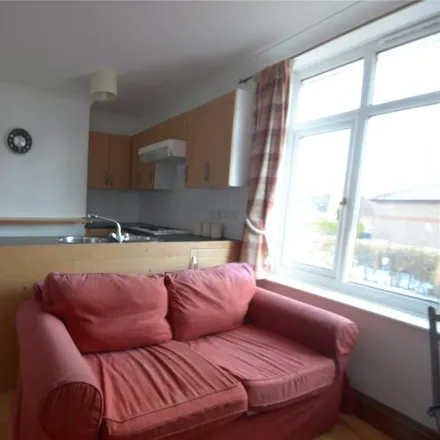 Image 5 - Parkhurst Road, Horley, RH6 8HA, United Kingdom - Apartment for rent