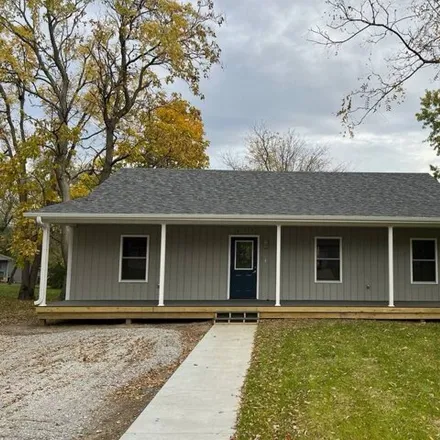 Buy this 3 bed house on 655 East 7th Street in Cameron, MO 64429