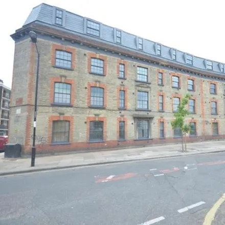 Rent this 3 bed room on 20 Clutton Street in London, E14 6QN