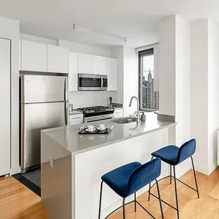 Image 3 - 606 W 57th St, Unit TWO - Apartment for rent