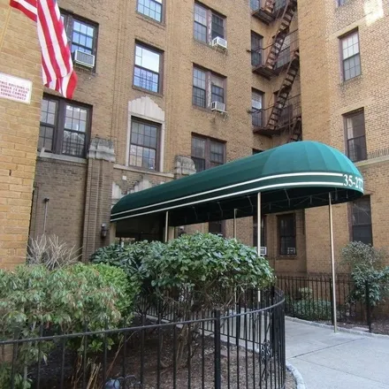 Image 1 - Maple Court, 81st Street, New York, NY 11372, USA - Condo for sale